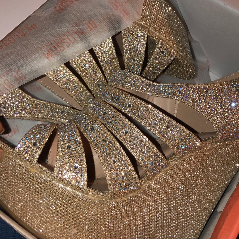 I’m selling heels.